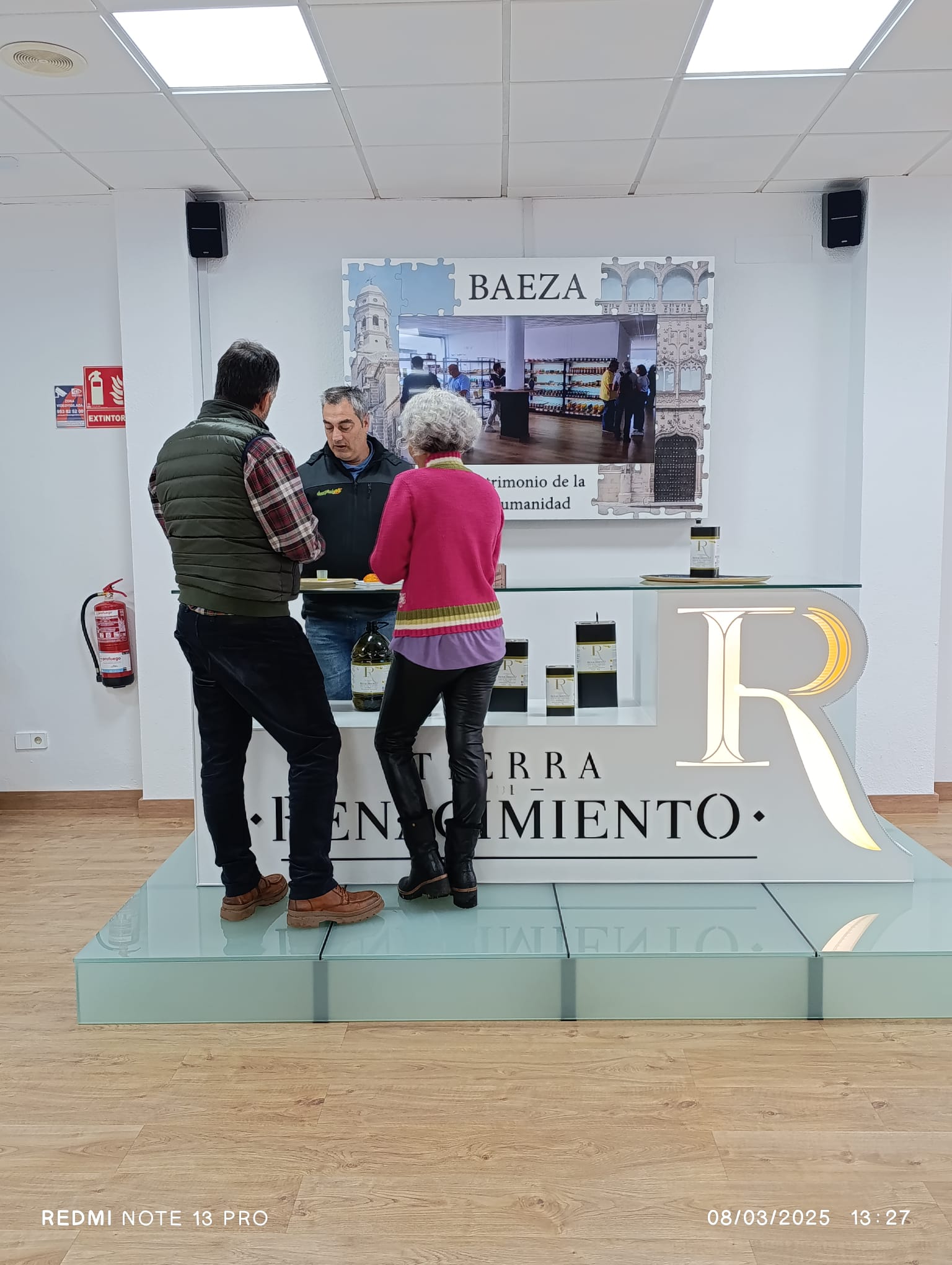 Sumérgete en nuestra tierra degustando nuestro propio AOVE ecológico y productos típicos de la zona.
